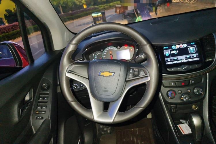 Used Chevrolet Trax 2017 1.4T Automatic Two-Wheel Drive Luxury Version Steering Wheel