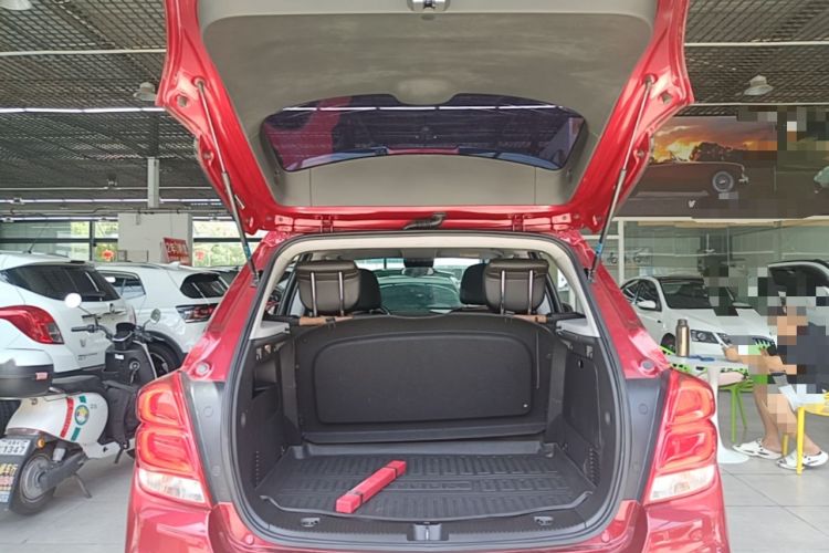 Used Chevrolet Trax 2017 1.4T Automatic Two-Wheel Drive Luxury Version Trunk