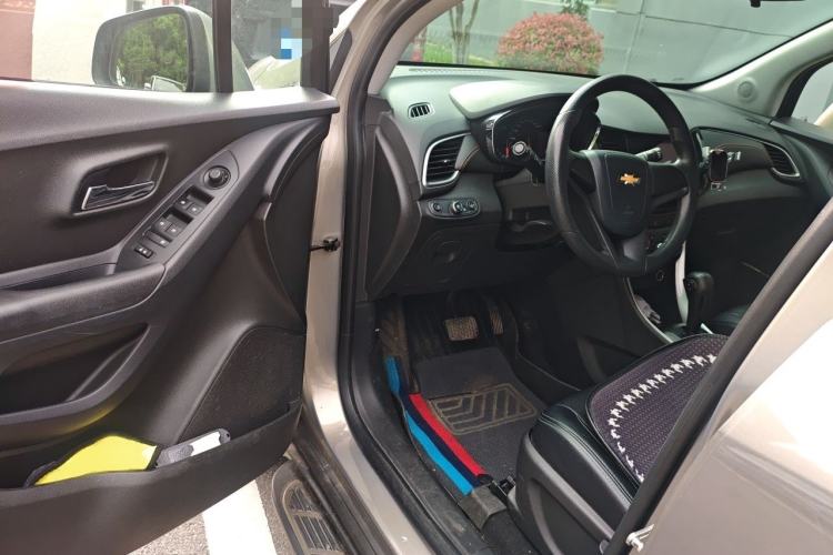 Used Chevrolet Trax 2017 1.4T Automatic Two-Wheel Drive Comfort Version Interior 3