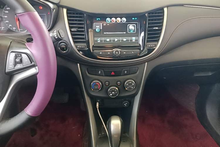 Used Chevrolet Trax 2017 1.4T Automatic Two-Wheel Drive Luxury Version Audio And AC Panel