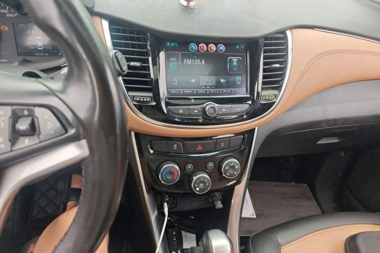 Used Chevrolet Trax 2017 1.4T Automatic All-Wheel-Drive Flagship Model Audio And AC Panel