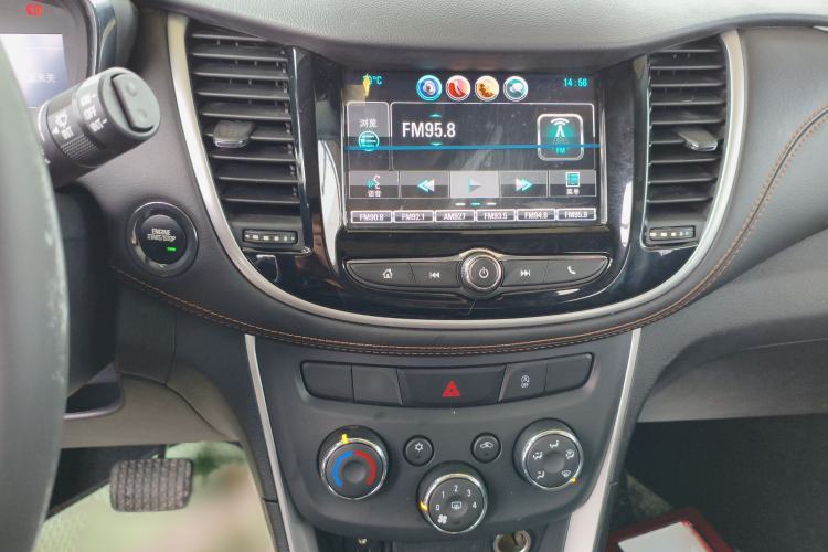 Used Chevrolet Trax 2017 1.4T Automatic Two-Wheel Drive Luxury Version Audio And AC Panel