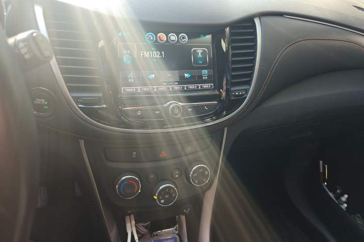 Used Chevrolet Trax 2017 1.4T Automatic Two-Wheel Drive Luxury Version Audio And AC Panel