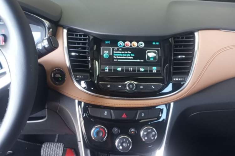 Used Chevrolet Trax 2017 1.4T Automatic All-Wheel-Drive Flagship Model Audio And AC Panel