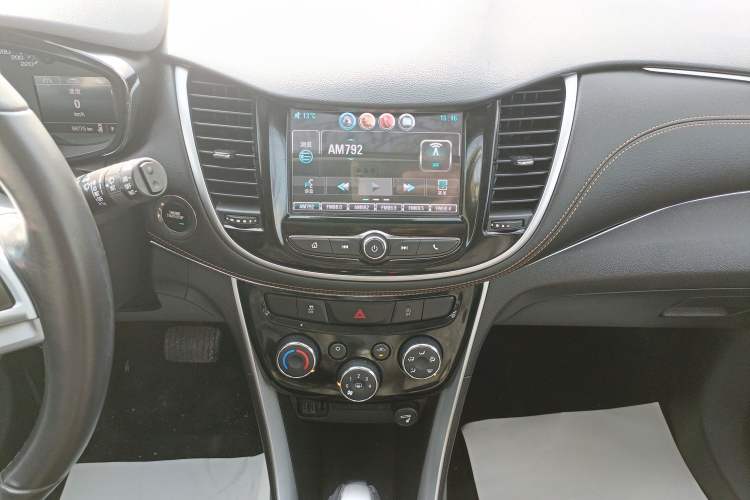 Used Chevrolet Trax 2017 1.4T Automatic Two-Wheel Drive Luxury Version Audio And AC Panel