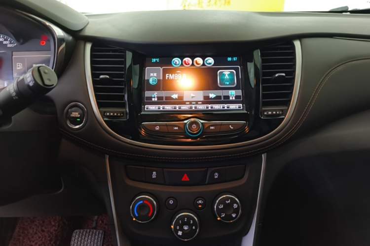 Used Chevrolet Trax 2017 1.4T Automatic Two-Wheel Drive Luxury Version Audio And AC Panel