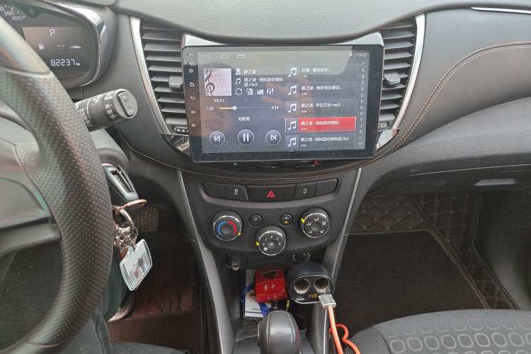 Used Chevrolet Trax 2017 1.4T Automatic Two-Wheel Drive Comfort Version Audio And AC Panel