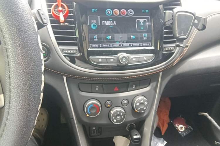 Used Chevrolet Trax 2017 1.4T Automatic Two-Wheel Drive Luxury Version Audio And AC Panel