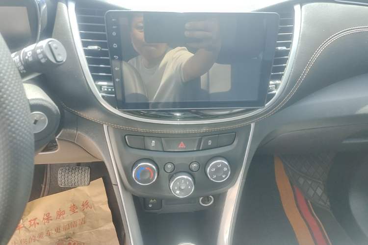 Used Chevrolet Trax 2017 1.4T Automatic Two-Wheel Drive Comfort Version Audio And AC Panel