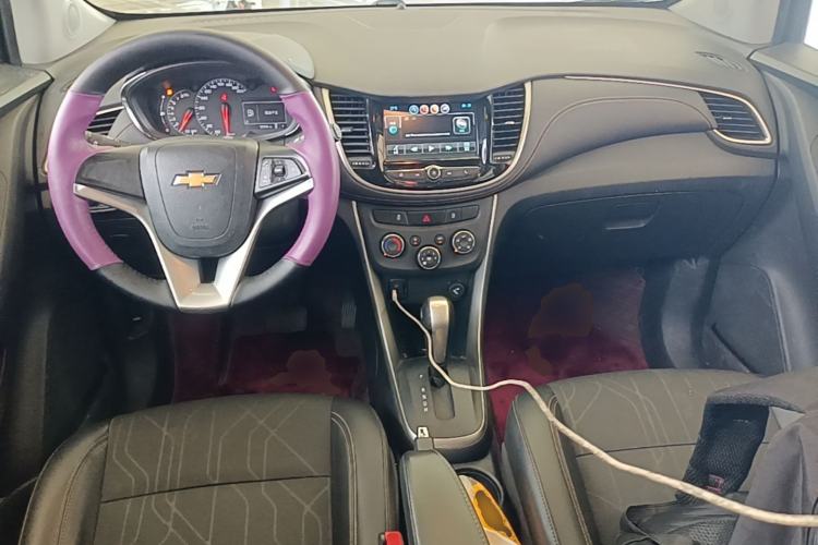Used Chevrolet Trax 2017 1.4T Automatic Two-Wheel Drive Luxury Version Center Console