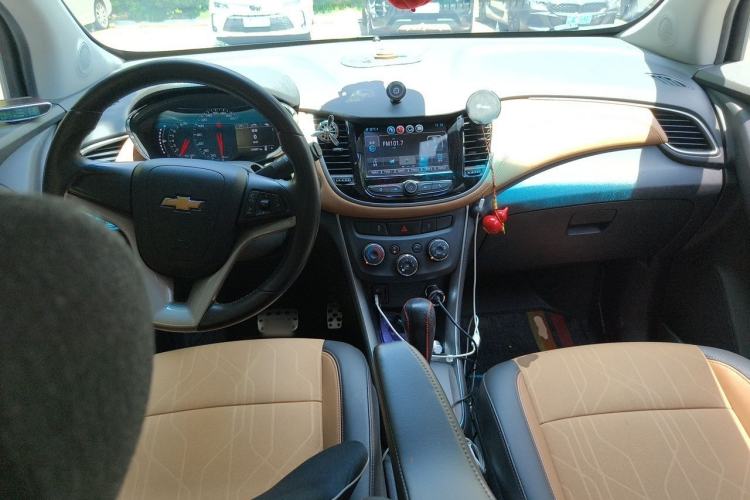 Used Chevrolet Trax 2017 1.4T Automatic Two-Wheel Drive Luxury Version Center Console