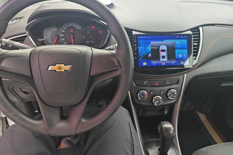 Used Chevrolet Trax 2017 1.4T Automatic Two-Wheel Drive Comfort Version Center Console