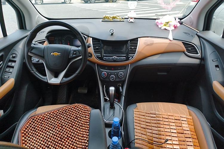 Used Chevrolet Trax 2017 1.4T Automatic Two-Wheel Drive Luxury Version Center Console