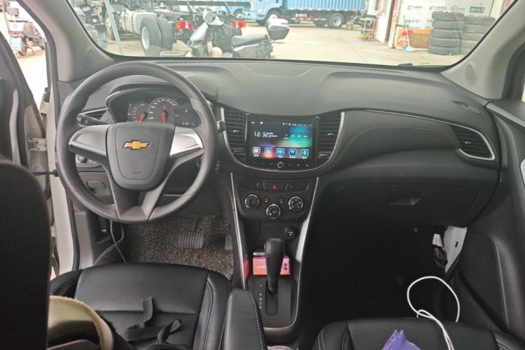 Used Chevrolet Trax 2017 1.4T Automatic Two-Wheel Drive Comfort Version Center Console