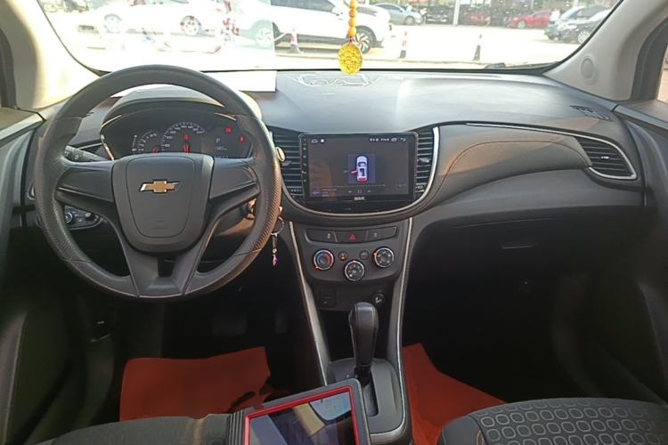 Used Chevrolet Trax 2017 1.4T Automatic Two-Wheel Drive Comfort Version Center Console