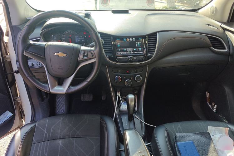 Used Chevrolet Trax 2017 1.4T Automatic Two-Wheel Drive Luxury Version Center Console