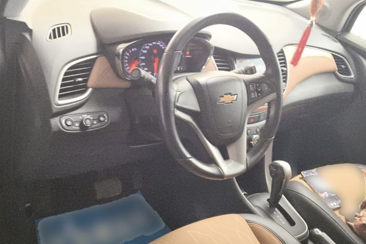Used Chevrolet Trax 2017 1.4T Automatic Two-Wheel Drive Luxury Version Center Console