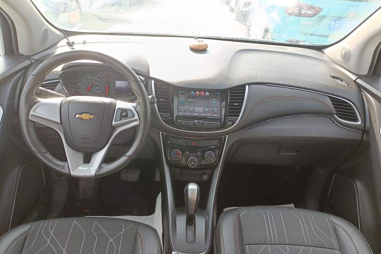 Used Chevrolet Trax 2017 1.4T Automatic Two-Wheel Drive Luxury Version Center Console