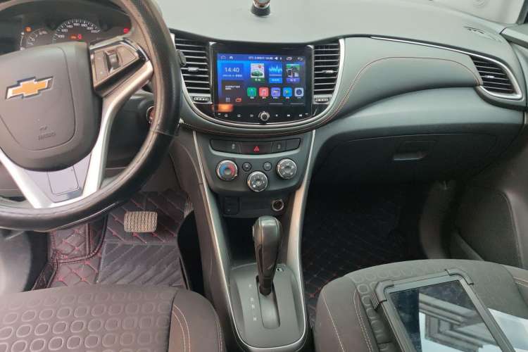 Used Chevrolet Trax 2017 1.4T Automatic Two-Wheel Drive Comfort Version Center Console