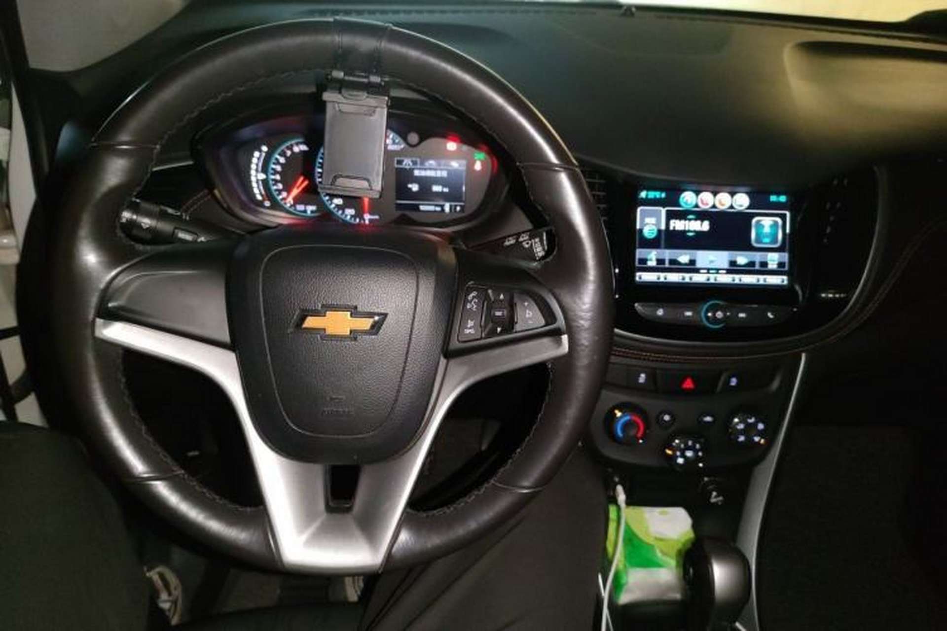 Used Chevrolet Trax 2017 1.4T Automatic Two-Wheel Drive Luxury Version Center Console