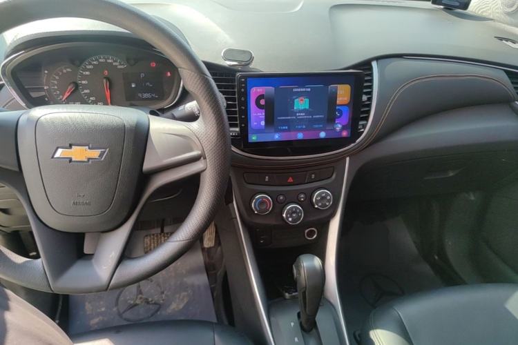 Used Chevrolet Trax 2017 1.4T Automatic Two-Wheel Drive Comfort Version Center Console