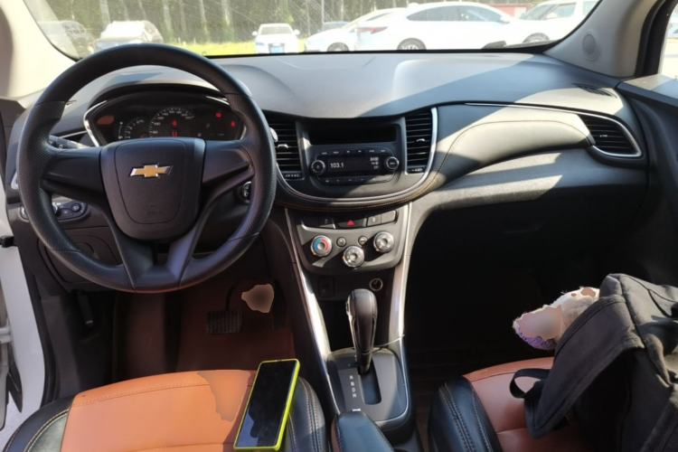 Used Chevrolet Trax 2017 1.4T Automatic Two-Wheel Drive Comfort Version Center Console