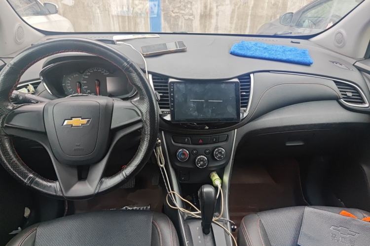 Used Chevrolet Trax 2017 1.4T Automatic Two-Wheel Drive Comfort Version Center Console