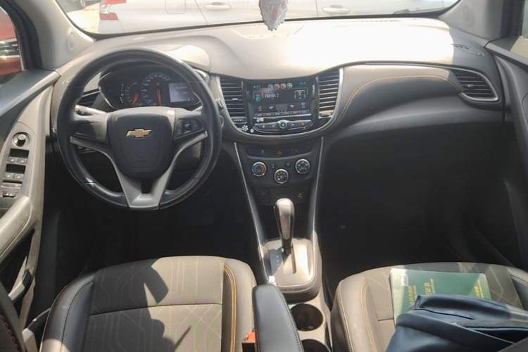 Used Chevrolet Trax 2017 1.4T Automatic Two-Wheel Drive Luxury Version Center Console