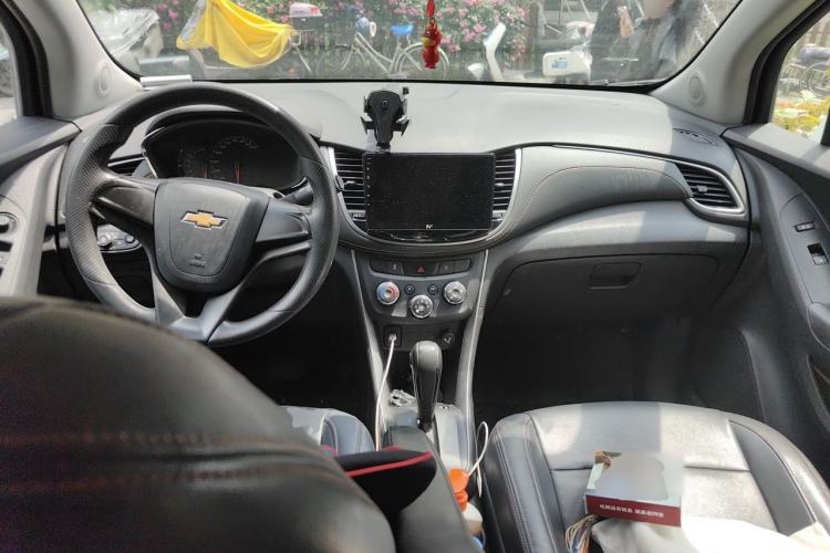 Used Chevrolet Trax 2017 1.4T Automatic Two-Wheel Drive Comfort Version Center Console