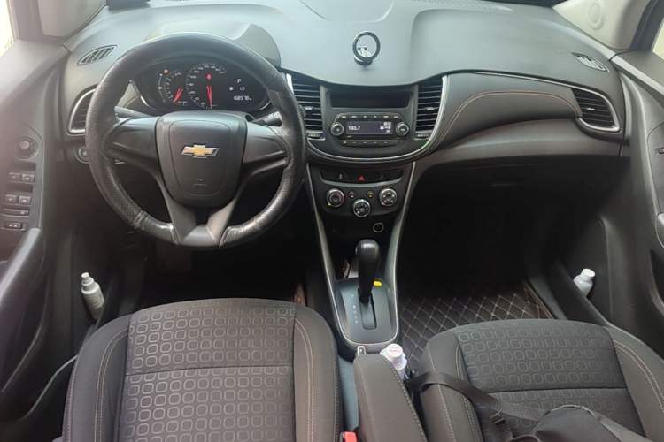 Used Chevrolet Trax 2017 1.4T Automatic Two-Wheel Drive Comfort Version Center Console