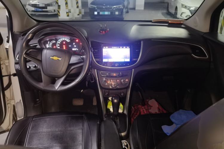 Used Chevrolet Trax 2017 1.4T Automatic Two-Wheel Drive Comfort Version Center Console