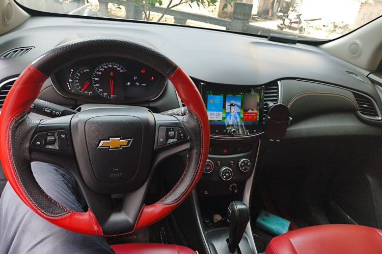 Used Chevrolet Trax 2017 1.4T Automatic Two-Wheel Drive Comfort Version Center Console