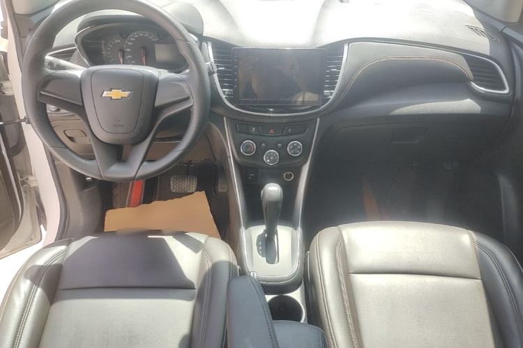 Used Chevrolet Trax 2017 1.4T Automatic Two-Wheel Drive Comfort Version Center Console