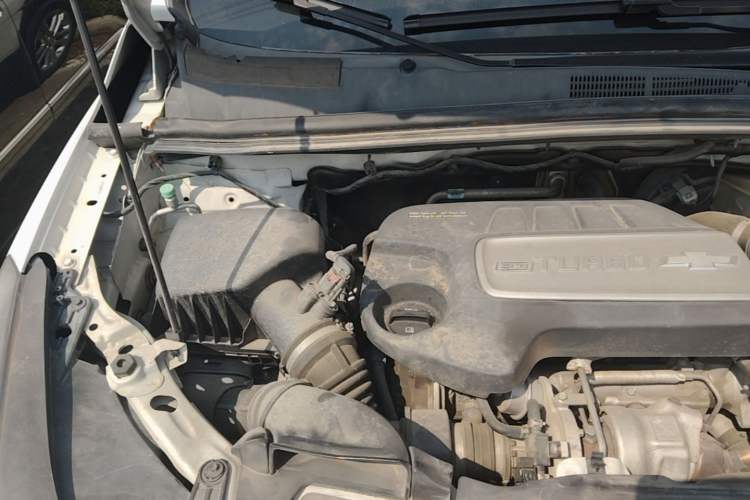 Used Chevrolet Trax 2017 1.4T Automatic Two-Wheel Drive Luxury Version Engine Bay Right