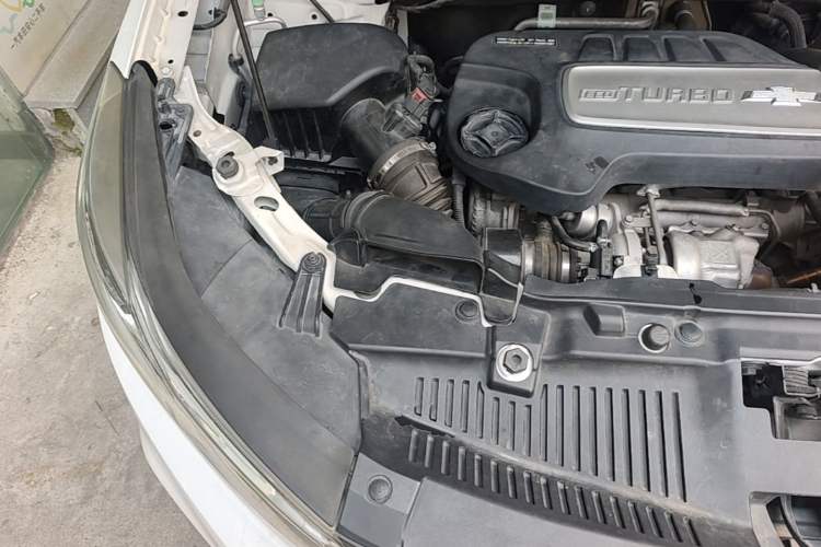 Used Chevrolet Trax 2017 1.4T Automatic Two-Wheel Drive Comfort Version Engine Bay Right