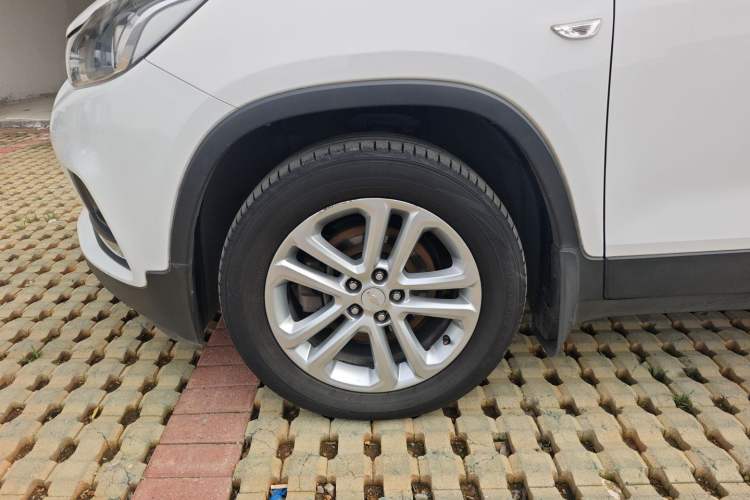 Used Chevrolet Trax 2017 1.4T Manual Two-Wheel Drive Comfort Model Exterior 2