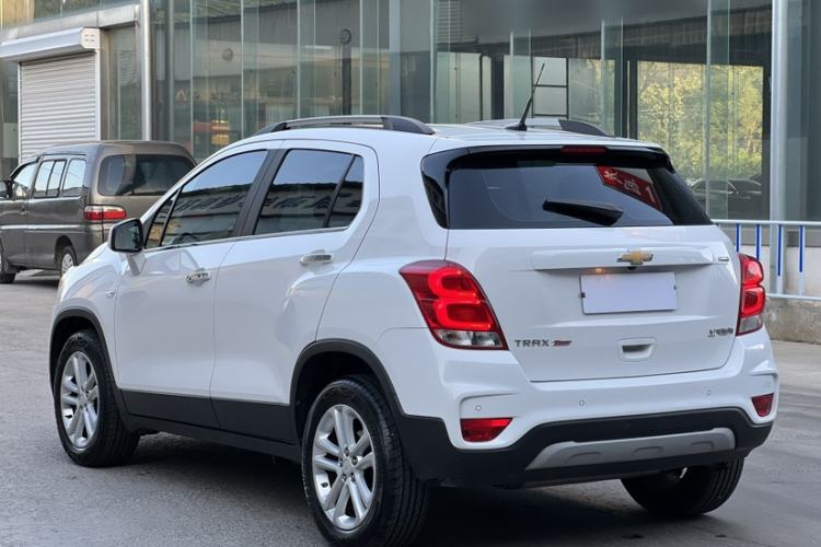 Used Chevrolet Trax 2017 1.4T Automatic All-Wheel-Drive Flagship Model Exterior 3
