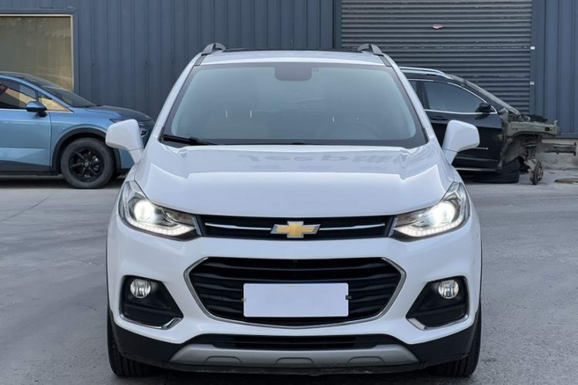 Used Chevrolet Trax 2017 1.4T Automatic All-Wheel-Drive Flagship Model Exterior 4