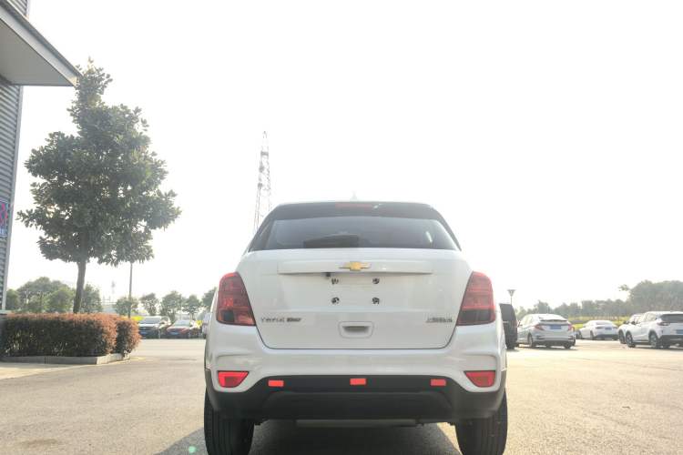 Used Chevrolet Trax 2017 1.4T Manual Two-Wheel Drive Comfort Model Exterior 8