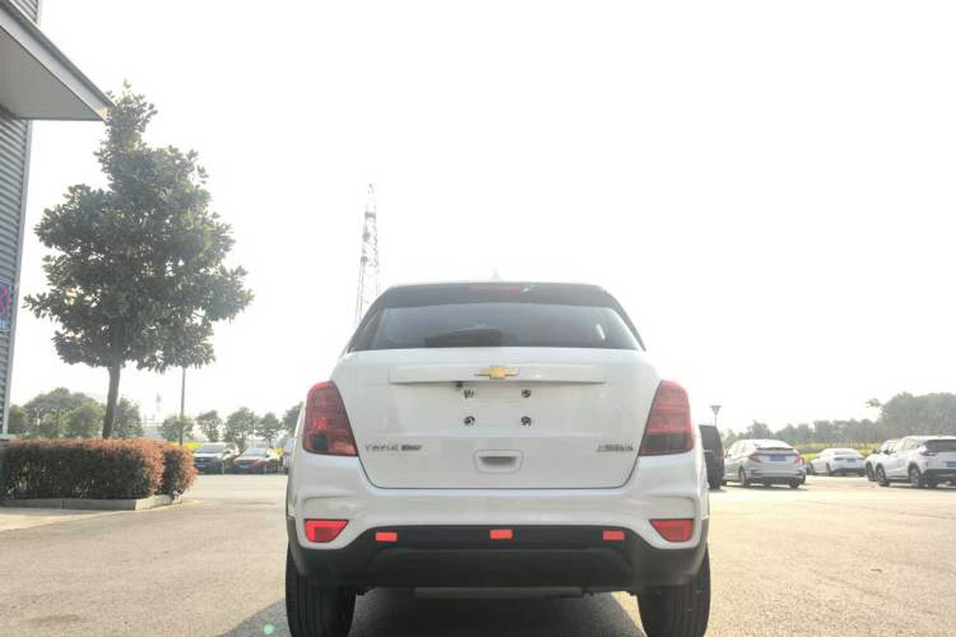Used Chevrolet Trax 2017 1.4T Manual Two-Wheel Drive Comfort Model Exterior 8