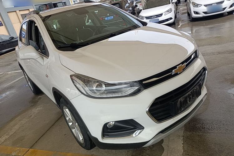 Used Chevrolet Trax 2017 1.4T Automatic Two-Wheel Drive Luxury Version Front Right 45 Deg