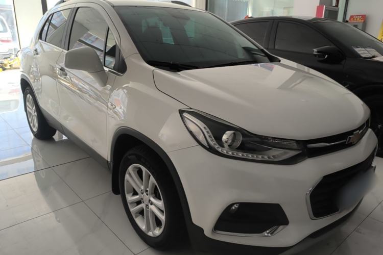 Used Chevrolet Trax 2017 1.4T Automatic Two-Wheel Drive Luxury Version Front Right 45 Deg