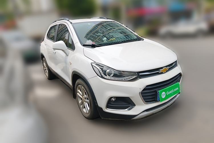 Used Chevrolet Trax 2017 1.4T Automatic Two-Wheel Drive Luxury Version Front Right 45 Deg
