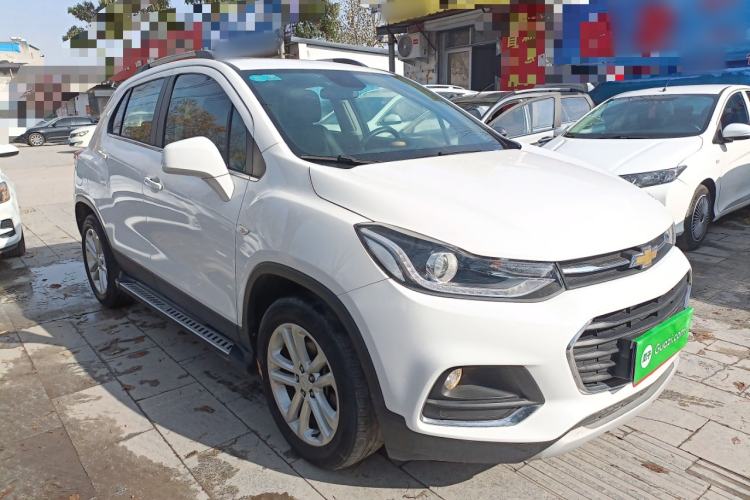Used Chevrolet Trax 2017 1.4T Automatic Two-Wheel Drive Luxury Version Front Right 45 Deg