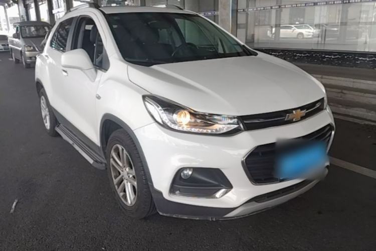 Used Chevrolet Trax 2017 1.4T Automatic Two-Wheel Drive Luxury Version Front Right 45 Deg