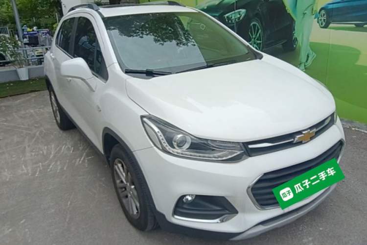 Used Chevrolet Trax 2017 1.4T Automatic Two-Wheel Drive Luxury Version Front Right 45 Deg