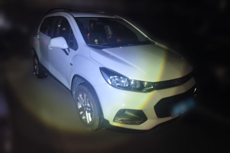 Used Chevrolet Trax 2017 1.4T Automatic Two-Wheel Drive Comfort Version Front Right 45 Deg
