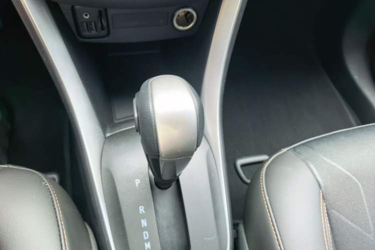 Used Chevrolet Trax 2017 1.4T Automatic Two-Wheel Drive Luxury Version Gear Lever