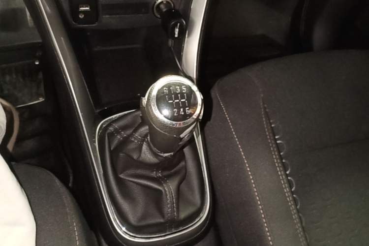 Used Chevrolet Trax 2017 1.4T Manual Two-Wheel Drive Comfort Model Gear Lever