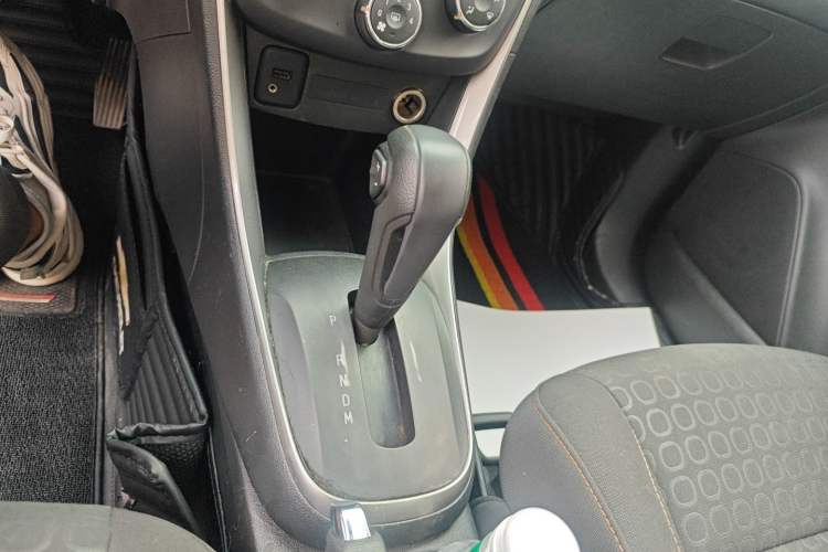 Used Chevrolet Trax 2017 1.4T Automatic Two-Wheel Drive Comfort Version Gear Lever